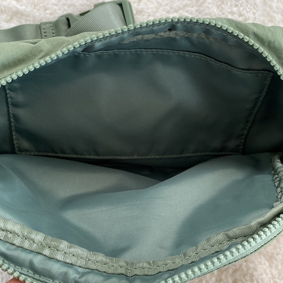 ❤️ Lululemon On The Beat Belt Bag *4.5L Green - Picture 9 of 11